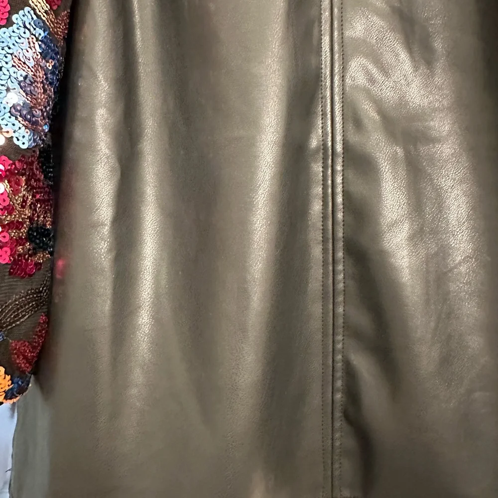 THML. Faux leather top - Picture 2 of 7
